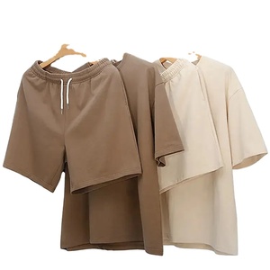 Großhandel Kleidung-Verkäufer Sommer Männer Outfit zweiteilige Shorts T-Shirt Straße lässig zweiteilige Hosen T-Shirt Herren-Sets - Product Image 1