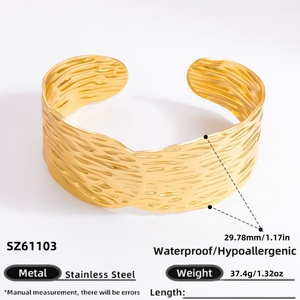 Pulsera Personalizada de Oro de 18K y Acero Inoxidable con Diseño de Boca Abierta para Niñas, Amuleto Moderno con Característica Antidesvanecimiento para Aniversarios - Product Image 6