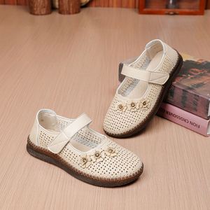 Sandalias Transpirables con Diseño Calado para Mamá, Planas, con Cierre de Velcro, Suela Suave, Cómodas, Antideslizantes, Resistentes al Desgaste, para Personas Mayores - Product Image 3