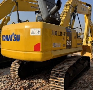Excavatrice de grande taille Komatsu PC220 PC210 (22 tonnes, 21 tonnes) d'occasion du Japon, avec godet de terrassement, moteur japonais et composants essentiels à changement rapide. - Product Image 2