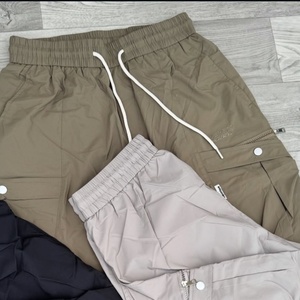 Shorts Bermuda décontractés pour hommes 2025 – Mode urbaine, longueur genou, pour randonnée et course, avec multiples poches, motif uni - Product Image 3
