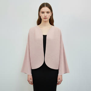 Elegante Chaqueta de Mujer de Talla Grande con Cuello Cuadrado y Manga Larga, Tejido Sólido Antiarrugas, Prenda Exterior Holgada con Pliegues, 100% Poliéster, en Stock - Product Image 4