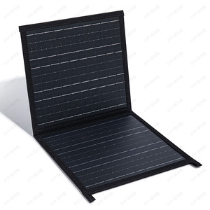 Chargeur solaire pliable noir de forme rectangulaire, design écologique pour une utilisation en extérieur et en voyage - Product Image 3
