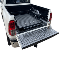 Toyota Hilux Revo DC d'occasion avec rail de protection latéral, traction avant, régulateur de vitesse adaptatif, jantes R21, intérieur cuir foncé, toit ouvrant panoramique gauche, caméra 360°, 2016, 8 LED haute luminosité