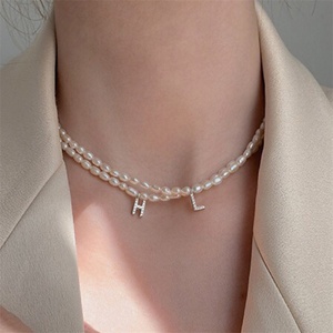 Collares de Perlas de Arroz Vintage de Lujo Personalizados con Cadena de Circonitas y Letra Inicial, Joyería con Colgante de Nombre - Product Image 1