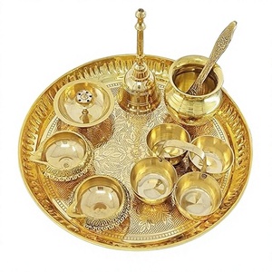 Ensemble de thali en laiton pour la puja avec lampes à huile et cloche pour les activités religieuses - Product Image 4