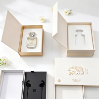 Coffret Cadeau Magnétique Style Livre Camélia avec Emblème Plume Doré en Relief, Ensemble Atomiseur de Parfum Rechargeable, Emballage Personnalisé avec Logo