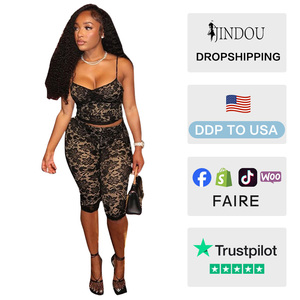 Nuovo Set Trendy 2026 di <span class=keywords><strong>Abbigliamento</strong></span> Femminile: Top Corto in Pizzo e Shorts Sopra il Ginocchio, Stile Casual Sexy Y2K - Product Image 2