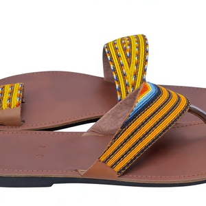 Sandales en cuir faites à la main NAWOU, chaussures décontractées d'été pour femmes, fabriquées à la main en Ouganda - Product Image 6