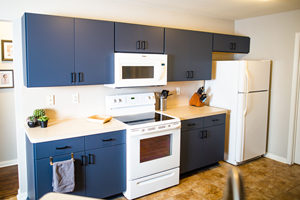 Vermonhouzz Ensemble d'unités de cuisine modulaires professionnelles en bois massif, style moderne, avec îlot et évier, conceptions clés en main pour cuisine de villa - Product Image 5