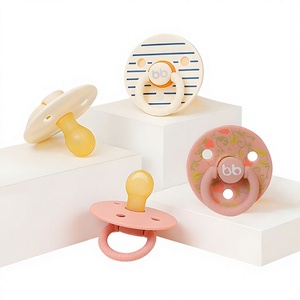 Sucette imprimée pour bébé avec bouclier à motifs pour apaiser les nourrissons - Product Image 1
