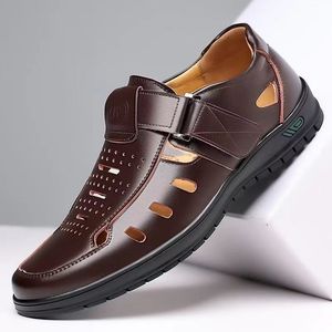 Sommerliche, leichte und rutschfeste Sandalen aus echtem Leder für Herren – atmungsaktive Freizeitschuhe mit weicher Sohle für mittlere und ältere Menschen - Product Image 3