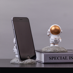 Soporte para Teléfono con Diseño de Astronauta, Accesorio de Escritorio de Resina, Diseño de Ciencia Ficción, Soporte para Tablet con Manos Libres, Esencial para Ver Películas - Product Image 2