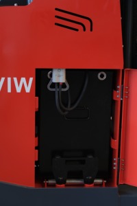 מלגזה חשמלית מותאמת אישית 3 טון עם תלת-מוטות, בעלת יכולת הרמה גבוהה, עם מזלגות נשלפים לתעשיית המזון - Product Image 5