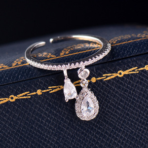 Bagues en forme de goutte d'eau de pluie légère pour femmes, serties de zircone cubique, bijoux de fiançailles à la mode Q166 - Product Image 2