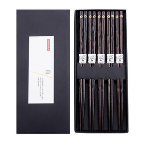 Juego de palillos de bambú orgánico reutilizables para Sushi, palillos de madera antideslizantes creativos de <span class=keywords><strong>estilo</strong></span> <span class=keywords><strong>coreano</strong></span> japonés, superventas <span class=keywords><strong>2022</strong></span> - Product Image 2