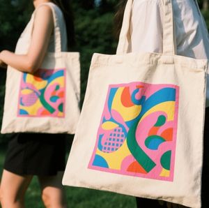 Sac de courses réutilisable en sergé de coton écologique avec logo imprimé personnalisé, couleurs sur mesure, toutes saisons, origine américaine, bandoulière - Product Image 3