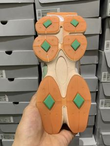 Vente directe usine Yue-Yuen-Shoes – Baskets de sport de luxe originales de créateur, nouveau style, à lacets, souples et antidérapantes - Product Image 2