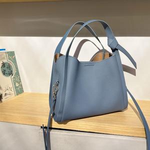 Sac à main en cuir de vachette Togo Litchi sans marque avec anse nouée, doublure entièrement en cuir, chic parisien, luxe discret, fournisseur boutique européen - Product Image 2