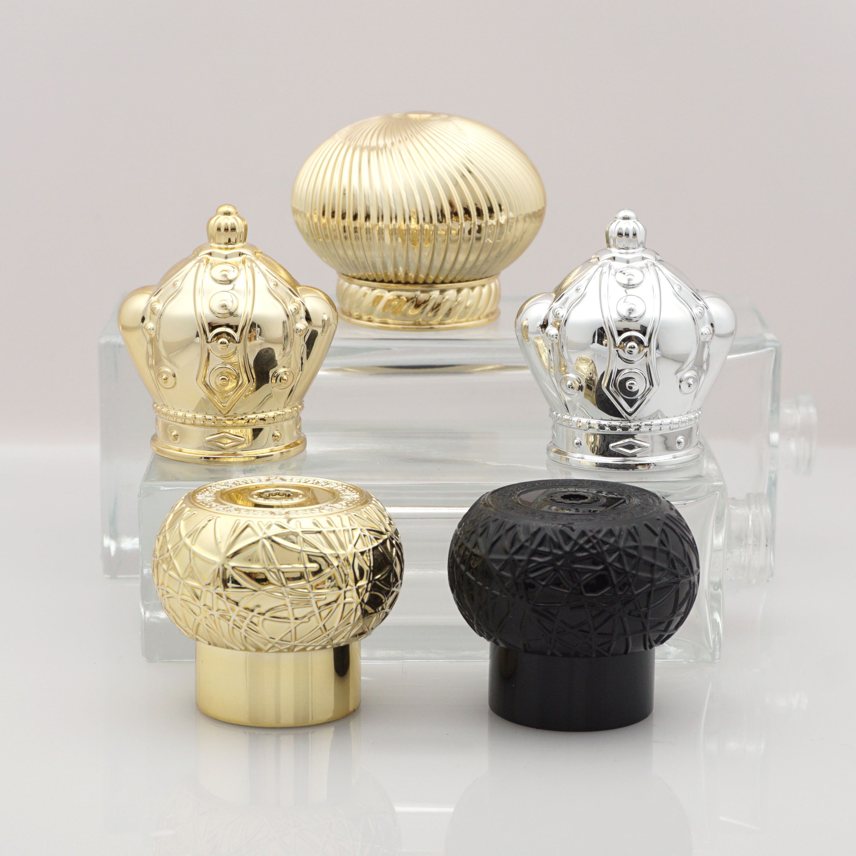 Custom Luxury Gold Perfume Caps ABS Plastic 15mm Crown Perfume Bottle Lid Non Spill High Quality Oil Bottle Caps Custom Logo QT