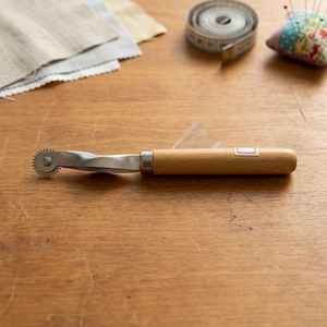 Roue de traçage à pointe acérée DK-416 avec manche en bois |   Roue de traçage artisanale en cuir avec manche en bois – Outil durable - Product Image 3