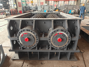 Concasseur à double rouleau denté haute capacité et durable avec moteur AC, boîte <span class=keywords><strong>de</strong></span> vitesses et pompe pour matériaux collants et humides, idéal pour l'exploitation minière et les carrières - Product Image 6