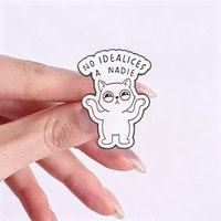 Épinglette décorative en émail avec motif de chat blanc de dessin animé et texte en espagnol, badge métallique pour sac à dos, veste, sac, accessoire de mode, ornement
