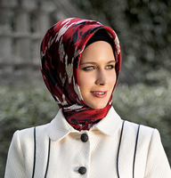 Hijab Tudong imprimé de style tendance pour femmes malaisiennes, motif à pois noirs, hijab en polyester violet clair, foulard musulman