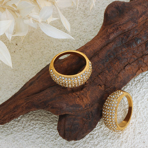 Bague entièrement incrustée de cristaux tchèques, style chic minimaliste Instagram, personnalisée, élégante, luxe discret, avec minuscules étoiles cloutées, inspirée des créations françaises. - Product Image 2