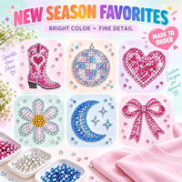 Vente en gros usine : Motif thermocollant en strass brillants et cristaux thermocollants, avec logo personnalisé, thème Noël, pour vêtements