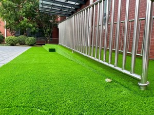 Césped Artificial de 50 mm de Alta Densidad, Césped Sintético para Exteriores, Alfombra Decorativa Verde Realista - Product Image 3