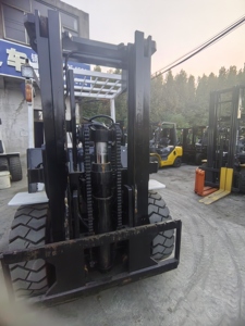 מלגזה משומשת איכותית של <span class=keywords><strong>TCM</strong></span>, דיזל 5 טון, במצב טוב, למכירה - Product Image 1