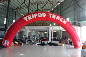 Arco inflable tipo trípode para eventos comerciales o publicitarios al aire libre. - Product Image 2