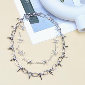 Cadena de cintura metálica de doble capa estilo punk con diseño de remaches y púas para hombres y mujeres, accesorio de moda urbana. - Product Image 4