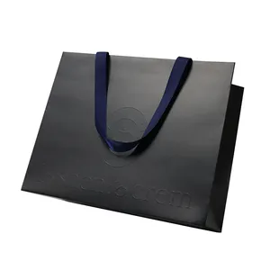 Sac en papier d'art gaufré noir personnalisé sac à provisions de vêtements pliant avec poignée en ruban