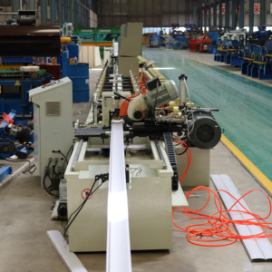 Pu Foam Rollladen Tür herstellungs maschine Wellblech Rollform maschine - Product Image 2