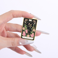 Chat noir émail broche Tarot carte Floral Punk gothique broche revers Badge bijoux cadeau pour amis en gros