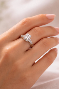 Diamant de laboratoire taille émeraude pour fiançailles |   Bague de mariage de luxe plaquée or rose 4,50 CTW, style trilogie baguette conique, prête pour les fêtes - Product Image 5