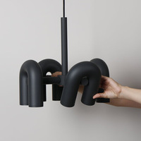Lustre LED en fer de style nordique moderne en forme de U, modèle simple et design pour salon et chambre d'enfant