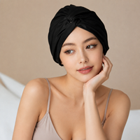Topi tidur berbahan 100% sutra ini anti kusut, lembut, nyaman, dan ramah di rambut serta kulit Anda.