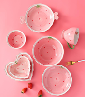 Vente en gros d'assiettes en céramique pour dessert une jolie fille, rose, blanc, avec dentelle, fraise, fruits