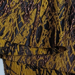 Tissu Jacquard Brocart 3D Gaufré Fil Métallique Teint Fil à Fil, Brocart Jacquard Zari Doré d'Asie du Sud pour Lehenga Saree - Product Image 4