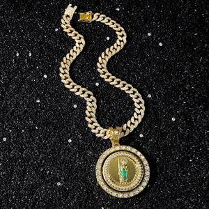 Оптовая продажа: кулон «Святой» в стиле хип-хоп, инкрустированный кристаллами, на кубинской цепи, двухцветное покрытие (золото/серебро), ювелирные изделия в стиле стритвир для мужчин - Product Image 6