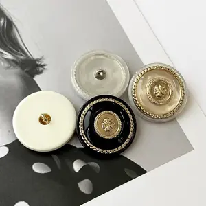 Genç Ji Metal düğme reçine fırçalanmış kalın çiçek kombinasyonu toka bayanlar Woolen Coat Windbreaker alaşım tasarım düğmeleri