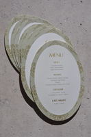 Cartes de menu de mariage personnalisées ovales vertes épaisses texturées avec étiquette nominative pour papeterie de mariage et dîner de répétition