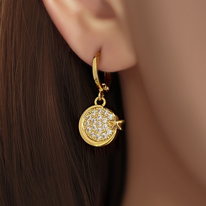Pendientes de Aro Gruesos de Latón con Zirconia en Forma de Estrella Geométrica, Impermeables y de Moda, Chapados en Oro de 18K, para Mujer, Ideales para Fiestas y Bodas - Product Image 2