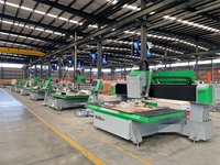Router CNC 2513 con Cambio Automático de Herramientas que Ahorra Tiempo, 7.5kW, Mesa Móvil con Husillo de Bolas para Piezas de Muebles de MDF