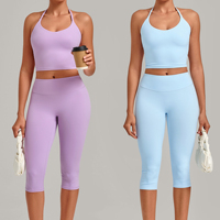 Set Yoga Wanita Bahan Bernapas Ringan Model Halter Neck, Atasan Crop Top Elastis Ketat & Celana Capri, Pakaian Olahraga