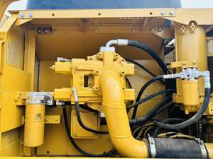 Bomba Hidráulica para Excavadora de Orugas 330BL Usada de Buena Calidad, Motor Diésel, Excelente Estado, Modelo 2024, 30 Toneladas, Entrega Inmediata - Product Image 3