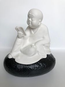 Escultura de resina de monje <span class=keywords><strong>Zen</strong></span>, figura de meditación, decoración nórdica minimalista pintada a mano, soporte para incienso, adorno para sala de estar - Product Image 2